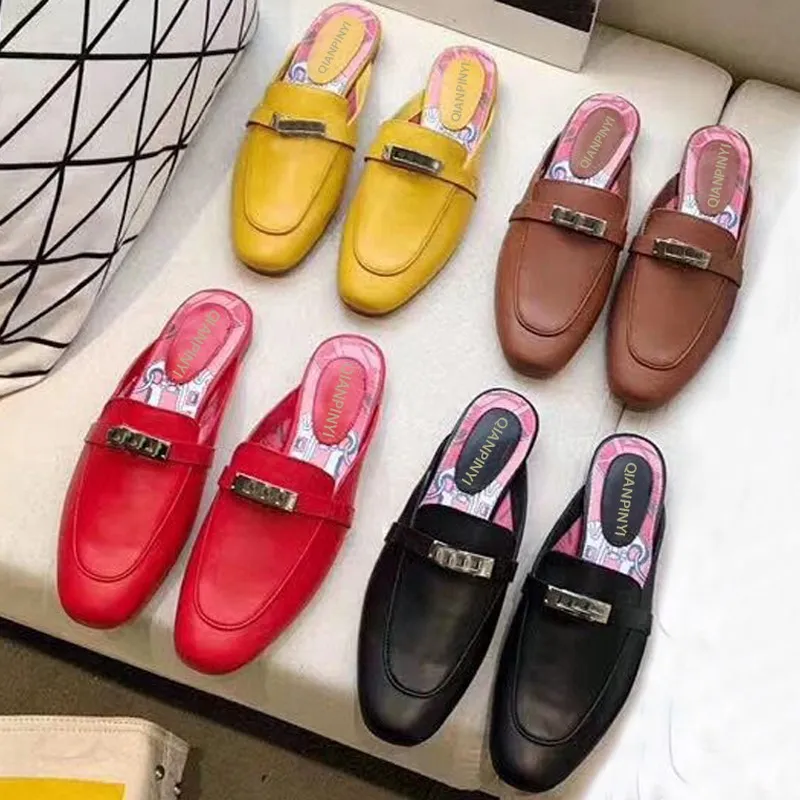 2022 Zapatillas de playa de verano Diseñador clásico Lady Lazy Flat Baotou Flip Flops 100% Cuero Diapositivas Carta de gamuza Za