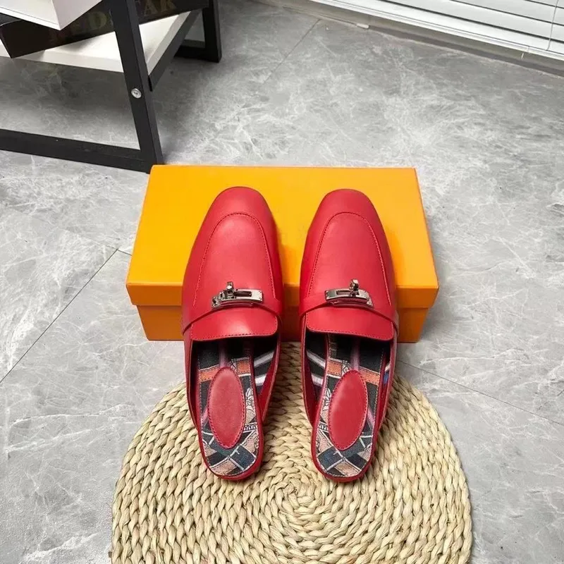2022 Zapatillas de playa de verano Diseñador clásico Lady Lazy Flat Baotou Flip Flops 100% Cuero Diapositivas Carta de gamuza Za