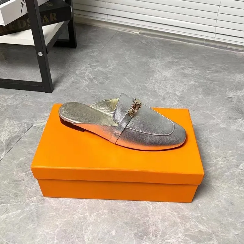 2022 Zapatillas de playa de verano Diseñador clásico Lady Lazy Flat Baotou Flip Flops 100% Cuero Diapositivas Carta de gamuza Za