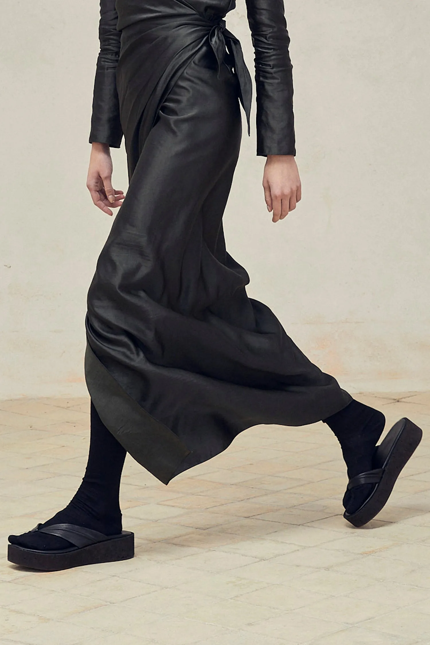 ADA, BLACK LEATHER FLIPFLOPS