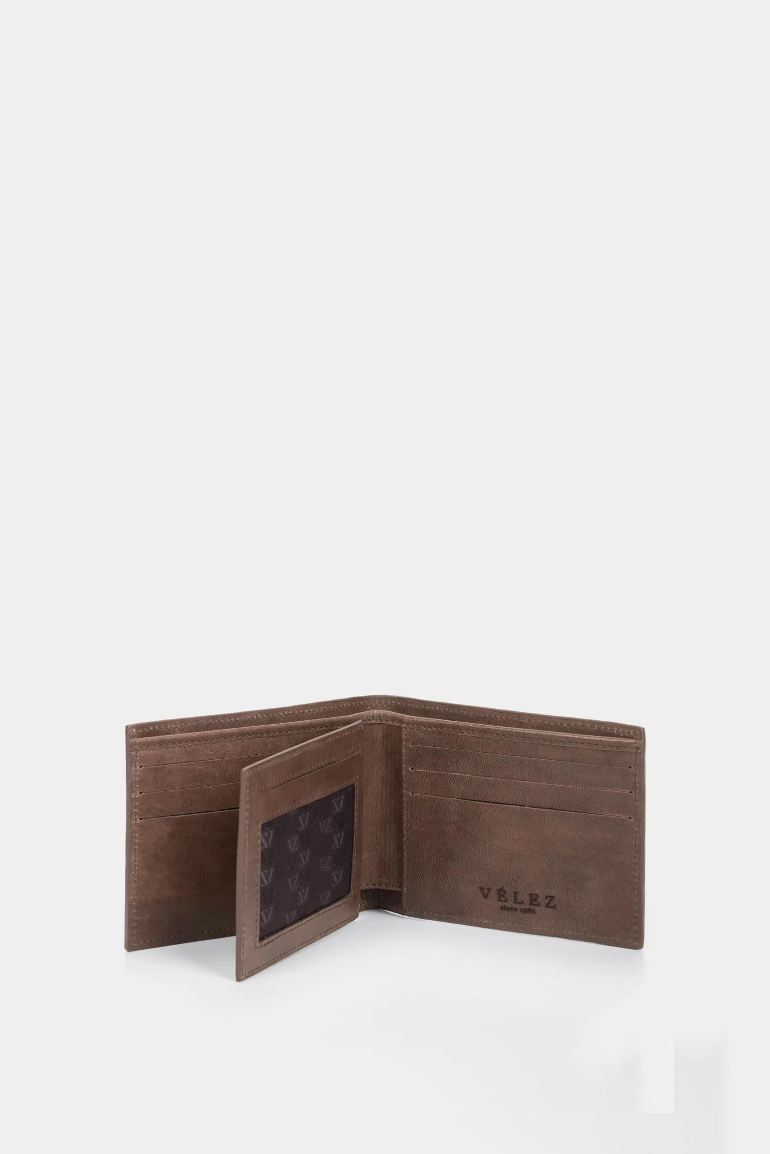 Billetera titus de cuero para hombre grabado cruces Cafe