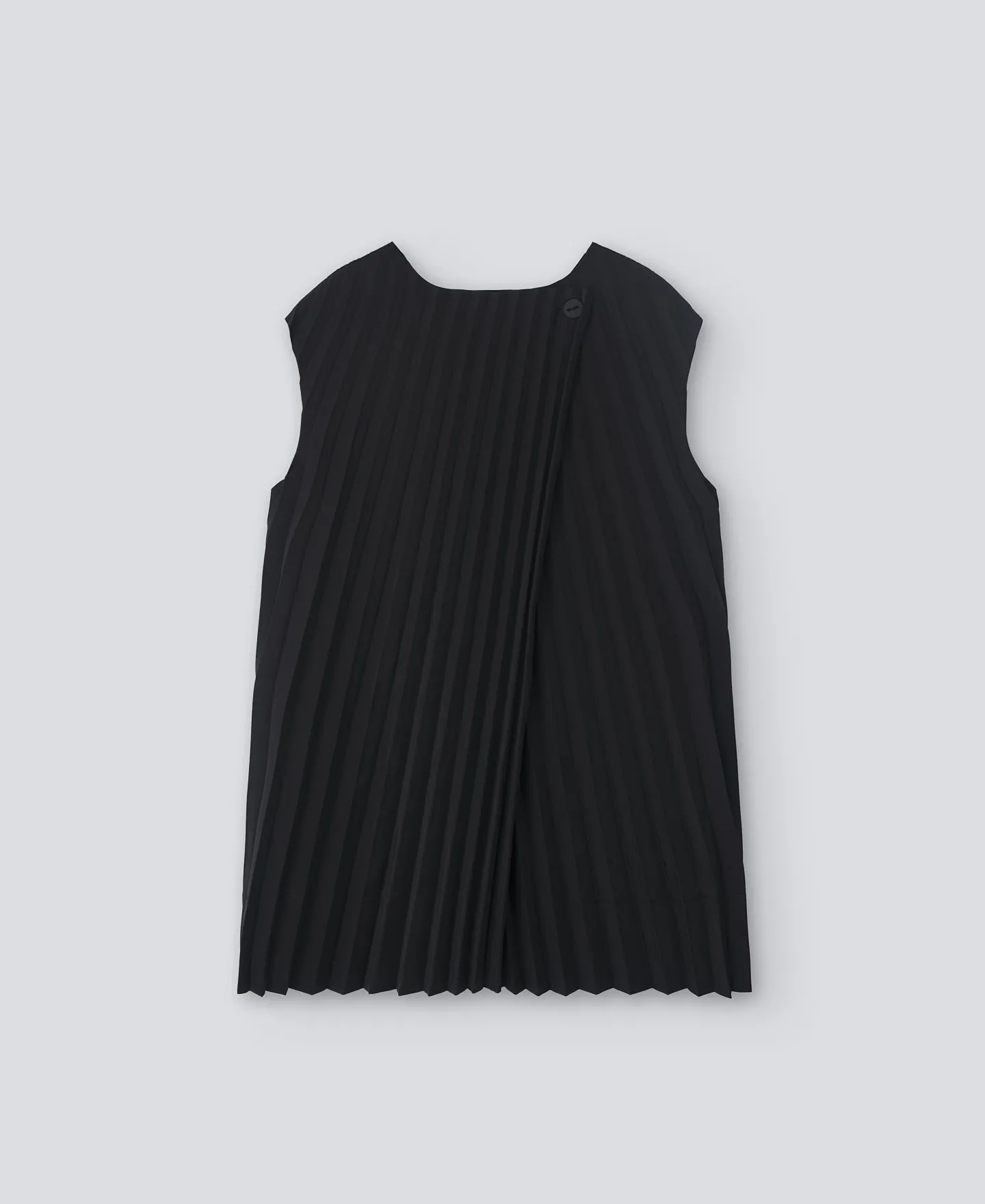 Black crinkle top woman