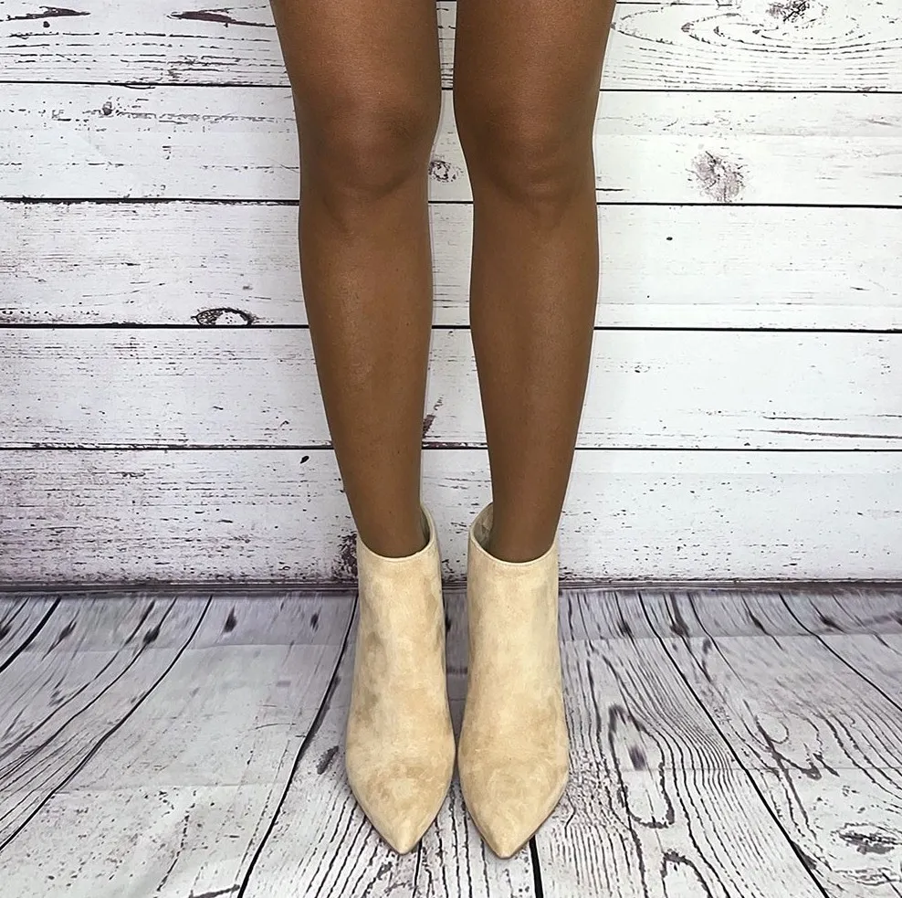 Botin tacon ante crema
