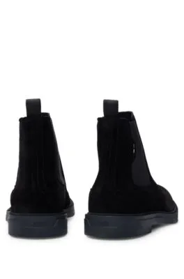 Botines Chelsea de ante con detalles calados