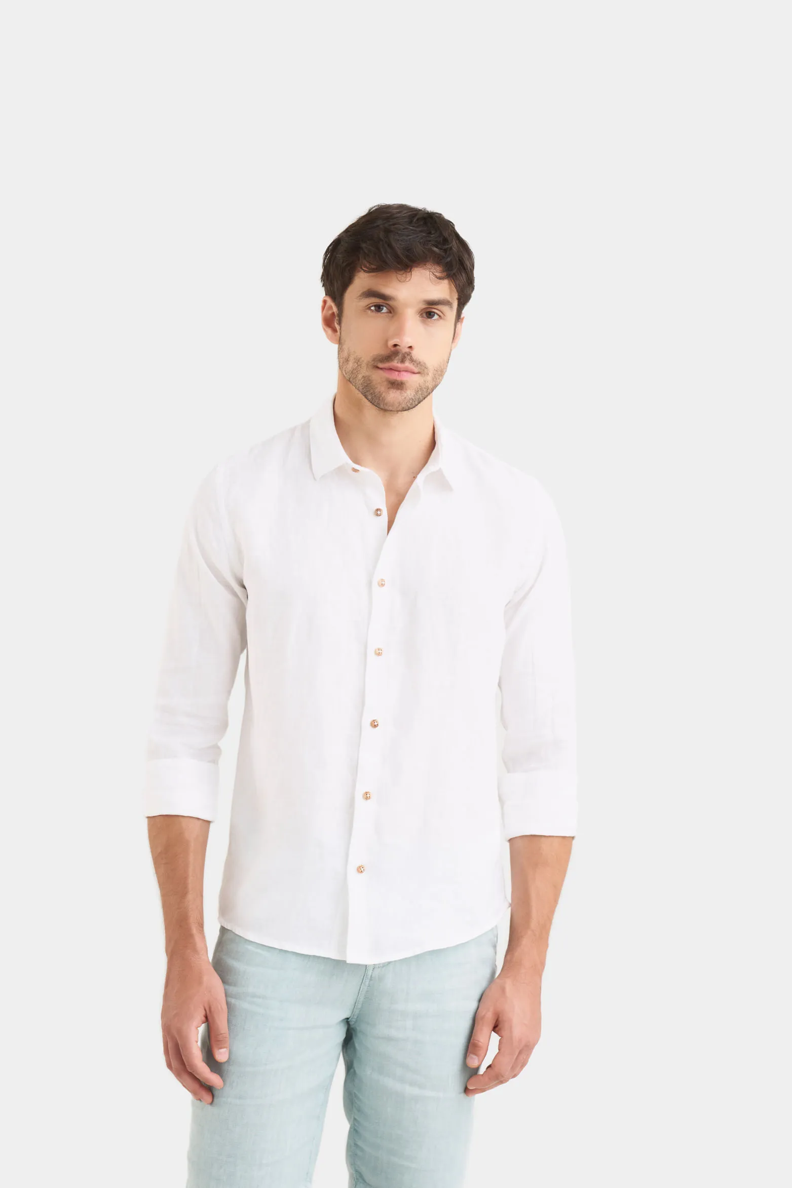 Camisa manga larga en lino para hombre silueta semi ajustada