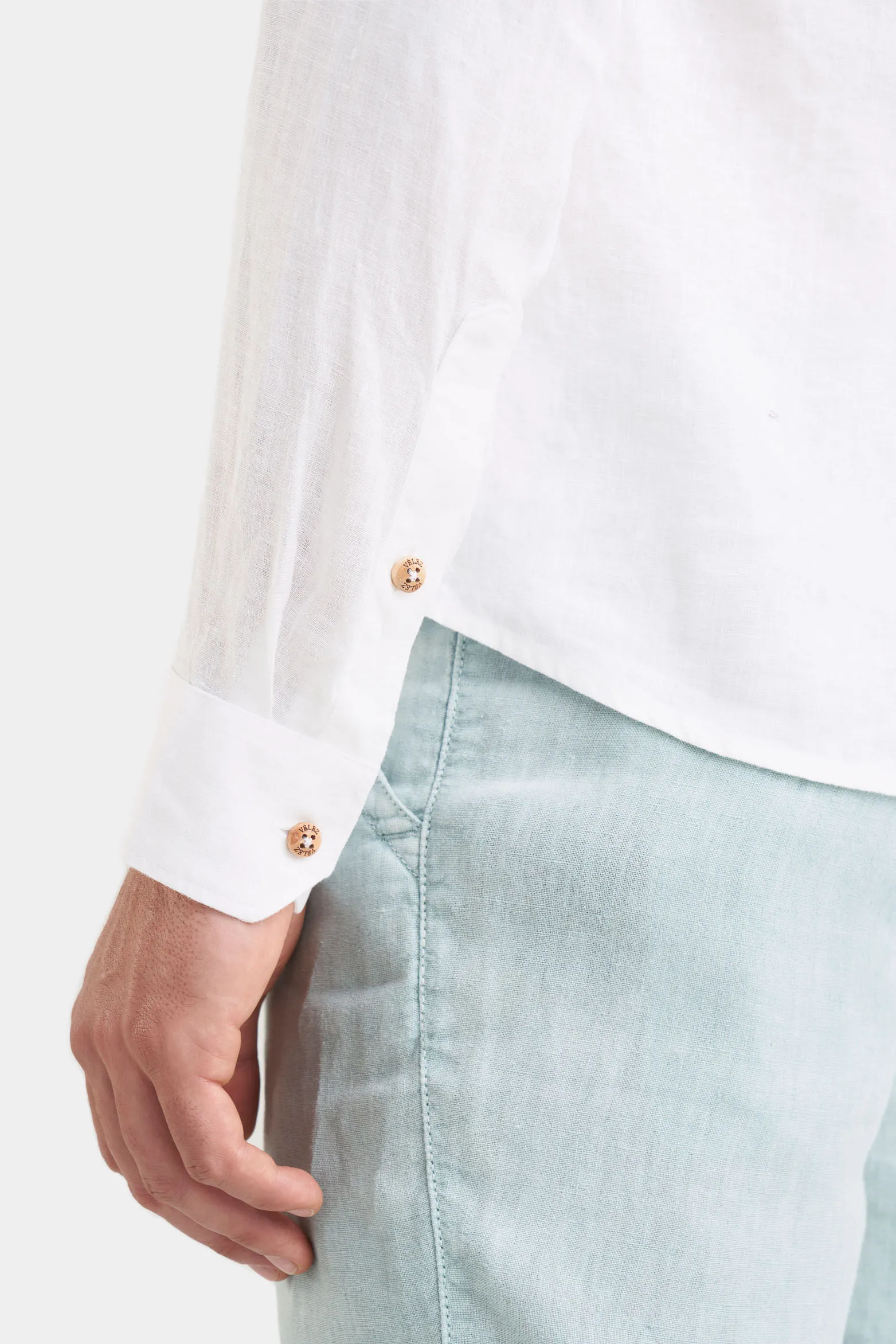 Camisa manga larga en lino para hombre silueta semi ajustada