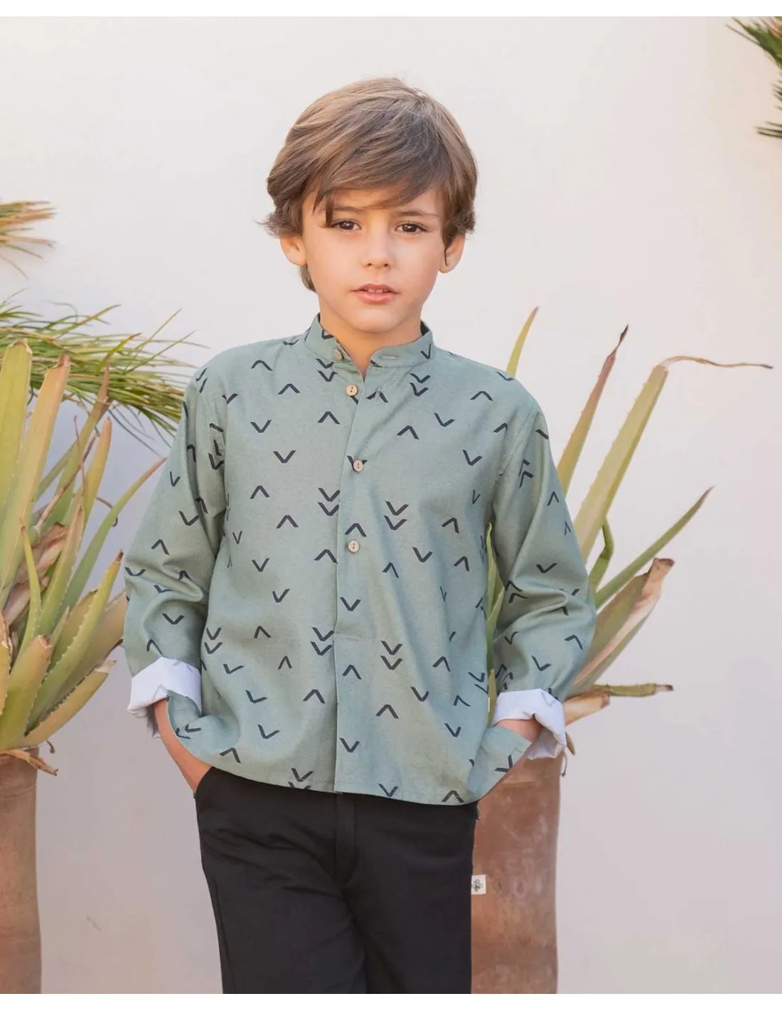 CAMISA NIñO VERDE MUSGO UVE PILAR BATANERO COLECCIóN 20232024