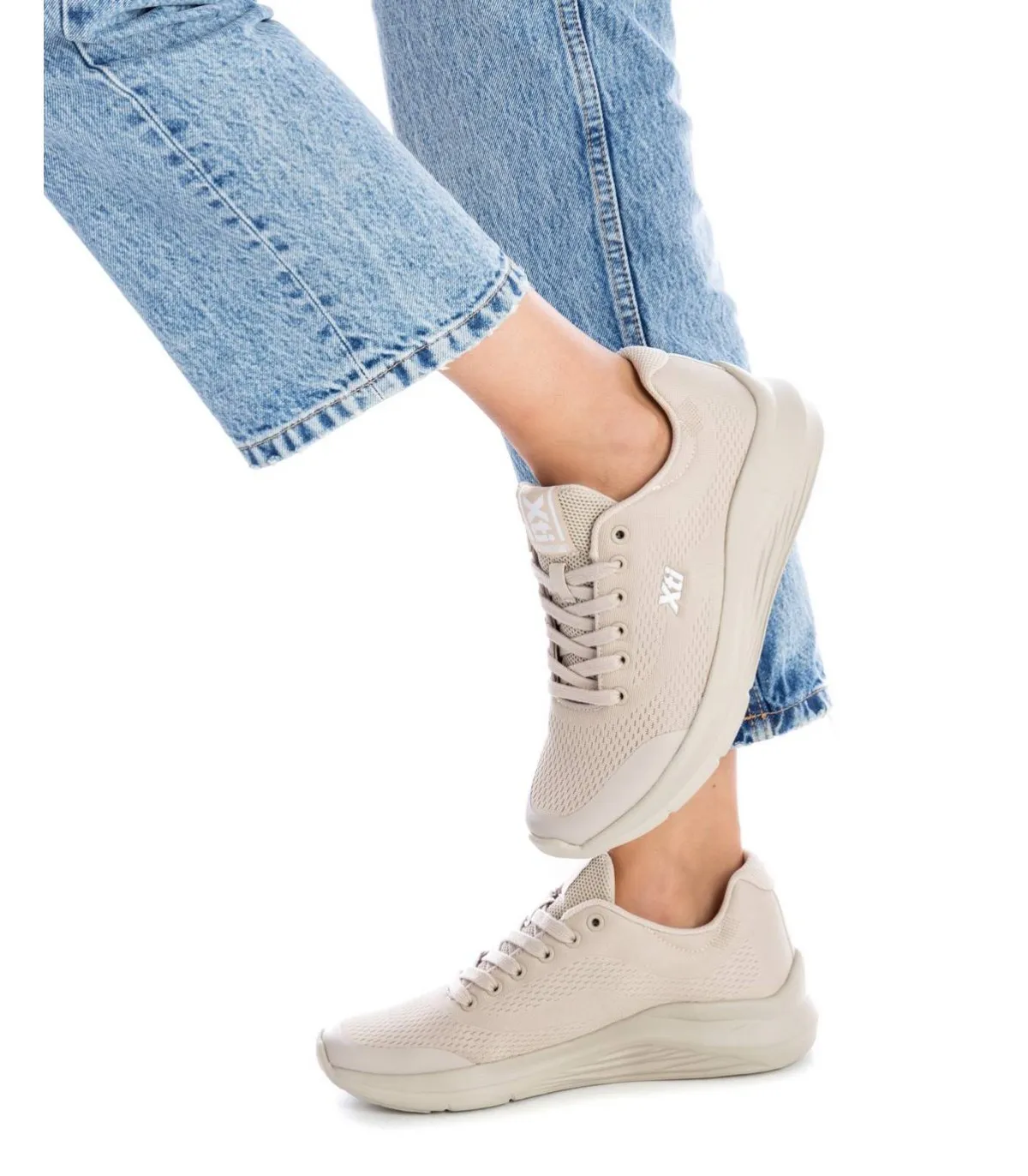 Deportivos para mujer en color beige
