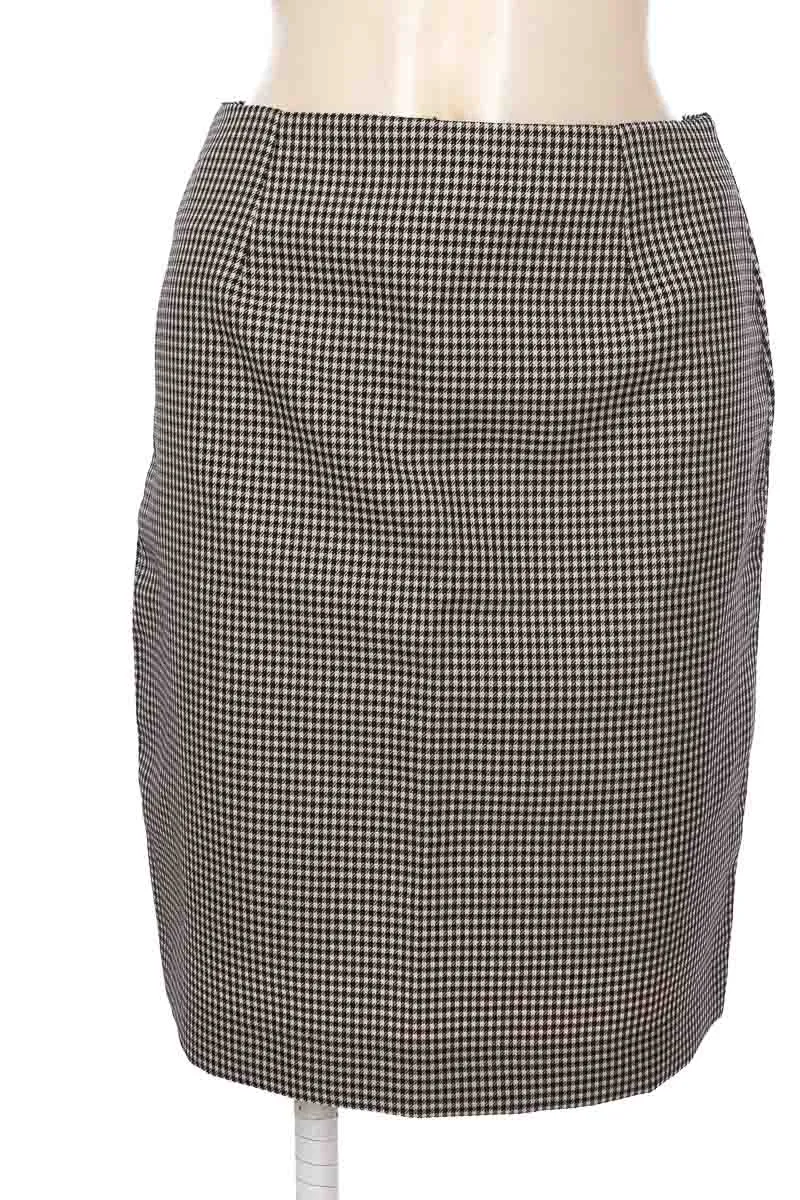 FALDA COLOR NEGRO  CLOSEANDO