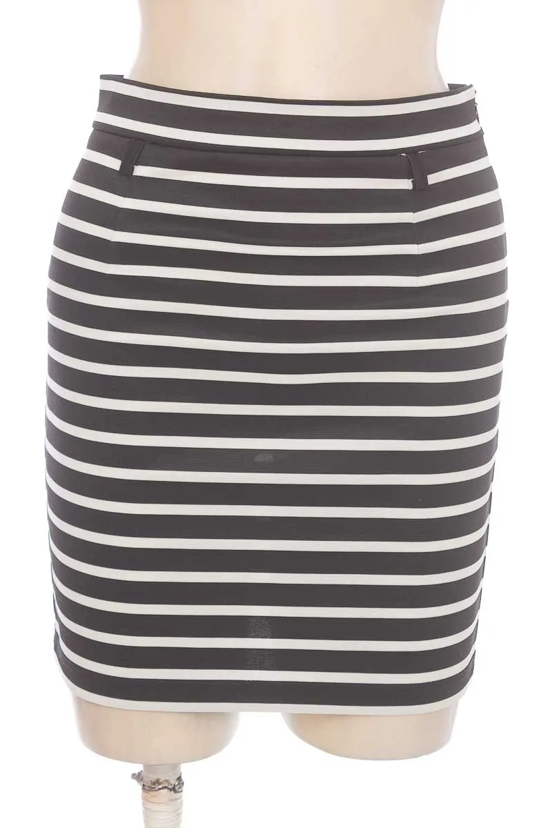 FALDA COLOR NEGRO  PASARELLA