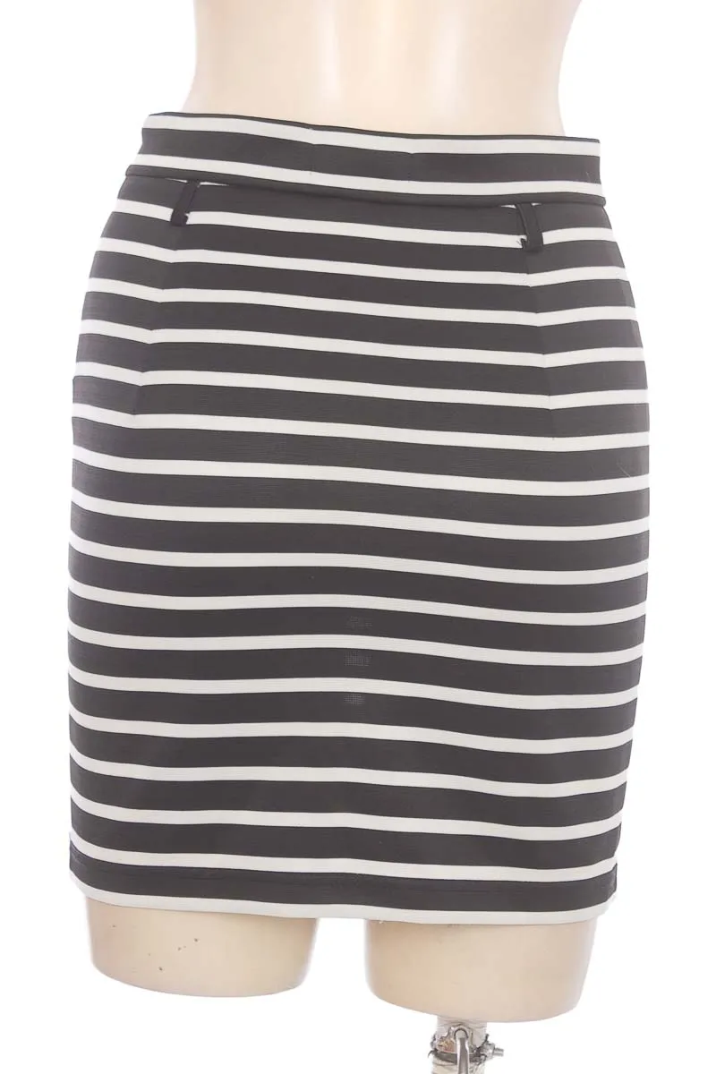 FALDA COLOR NEGRO  PASARELLA