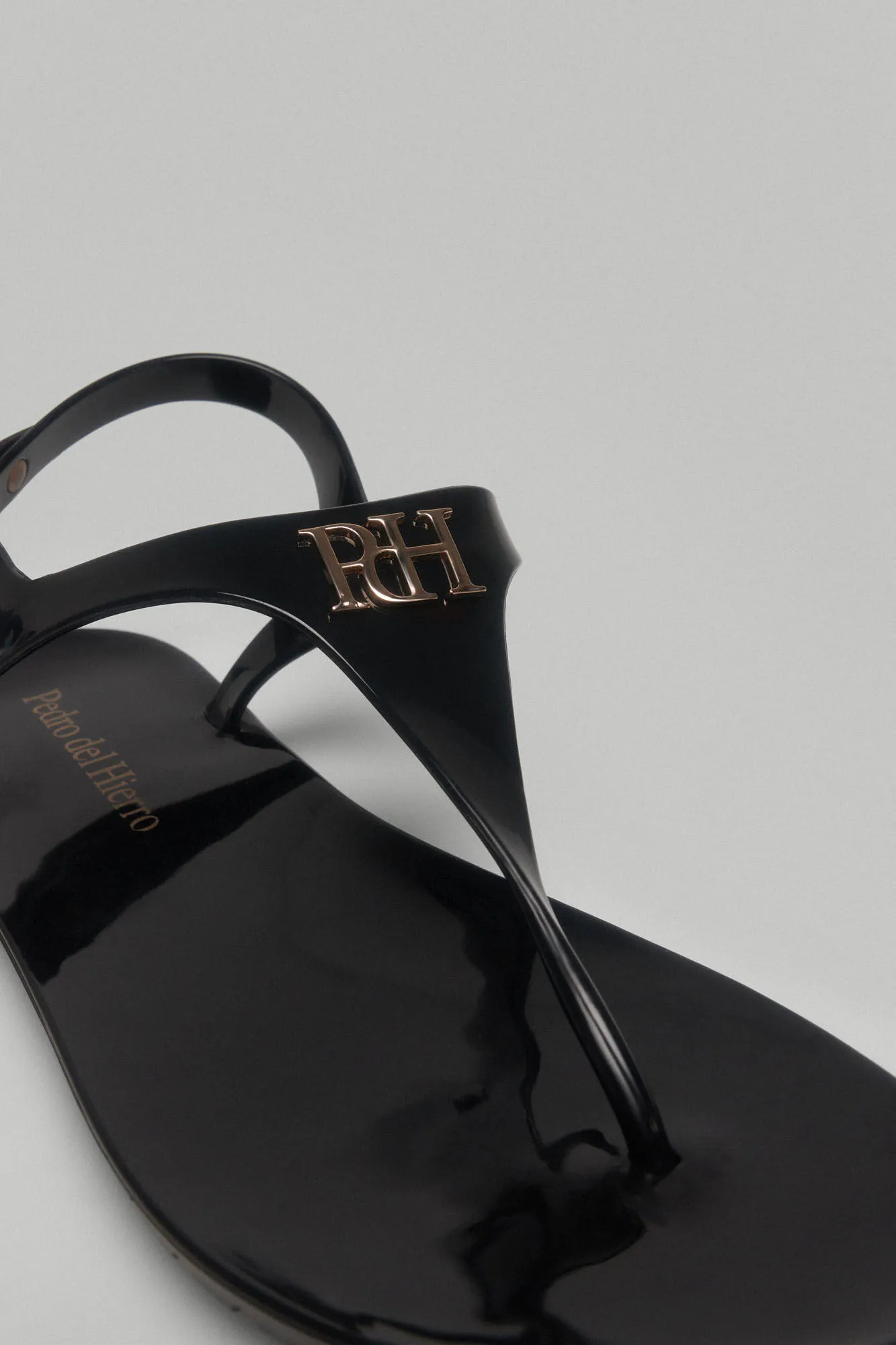 FLIPFLOPS WITH BUCKLE LOGO