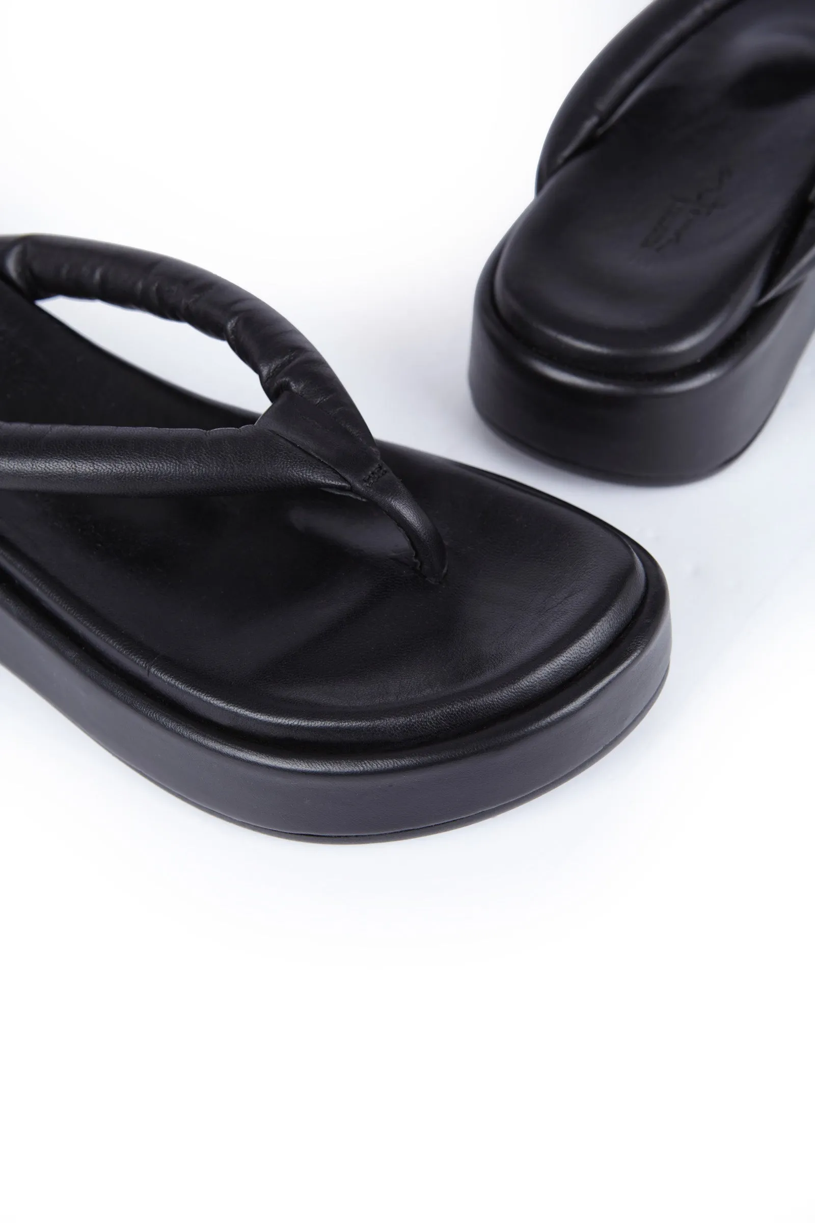 Geisha, black platform flip flops