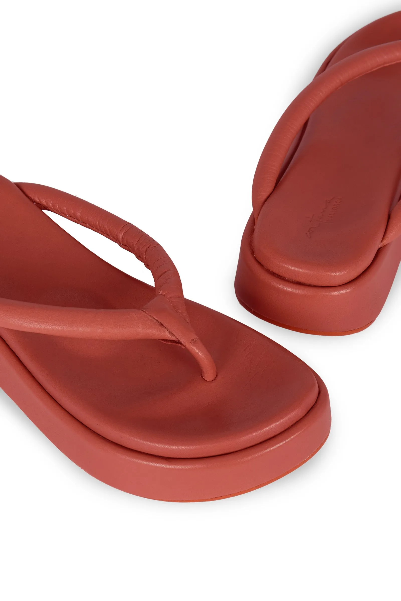 Geisha, clay leather platform flip flops