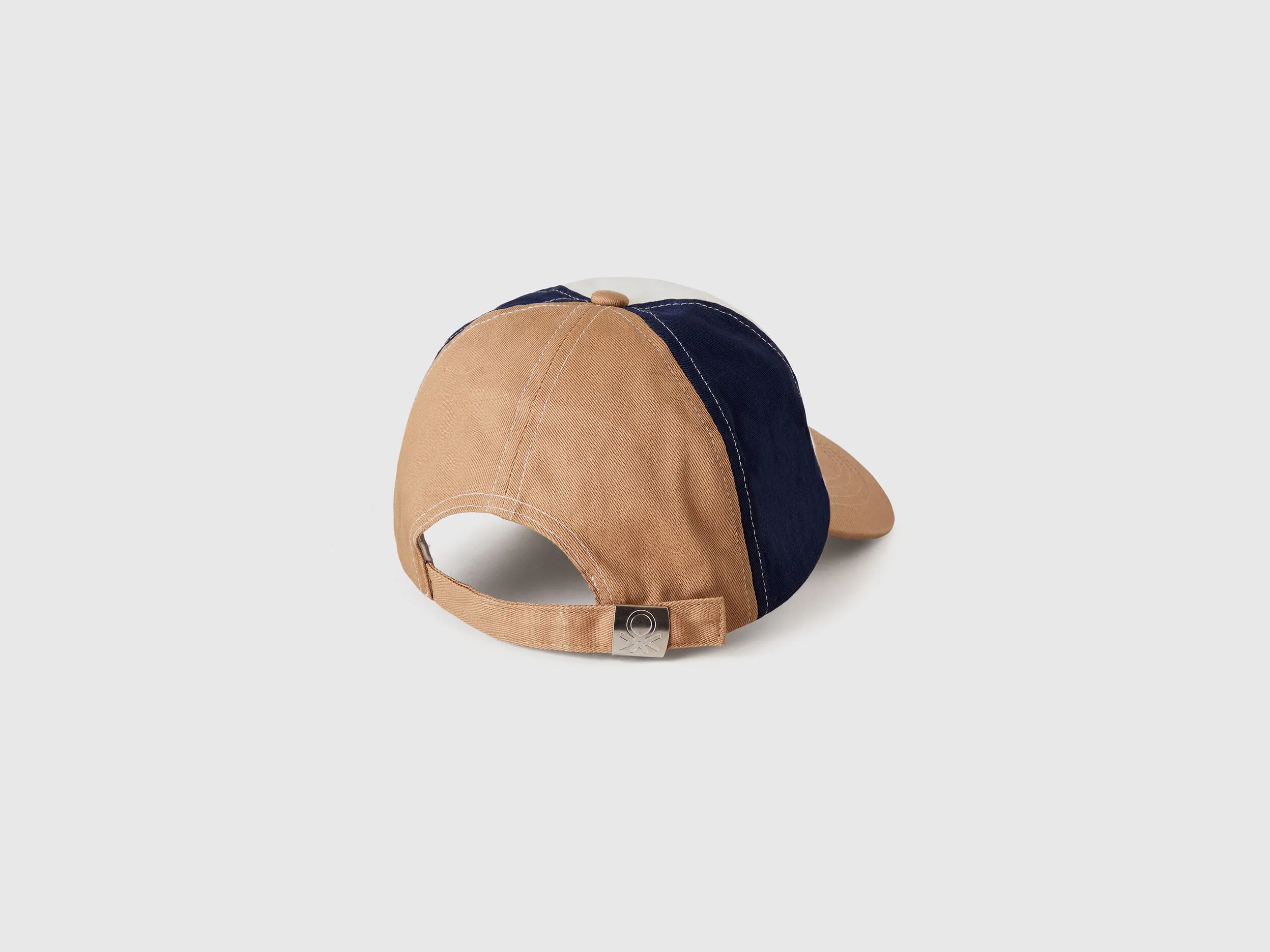 Gorra de béisbol con logotipo