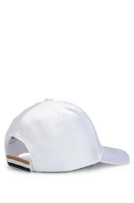 Gorra de satén con logo estampado de goma para niños