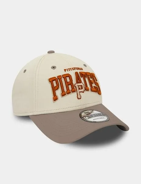 GORRA NEW ERA 940 WHITE CROWN PITPIR IVORY/ASH BROWN