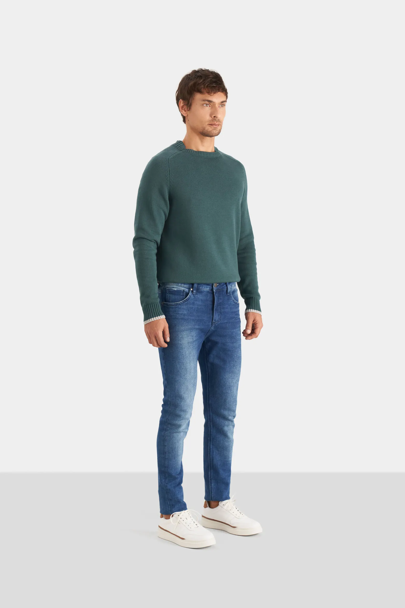 Jean sirio de algodón orgánico para hombre silueta semi ajustada