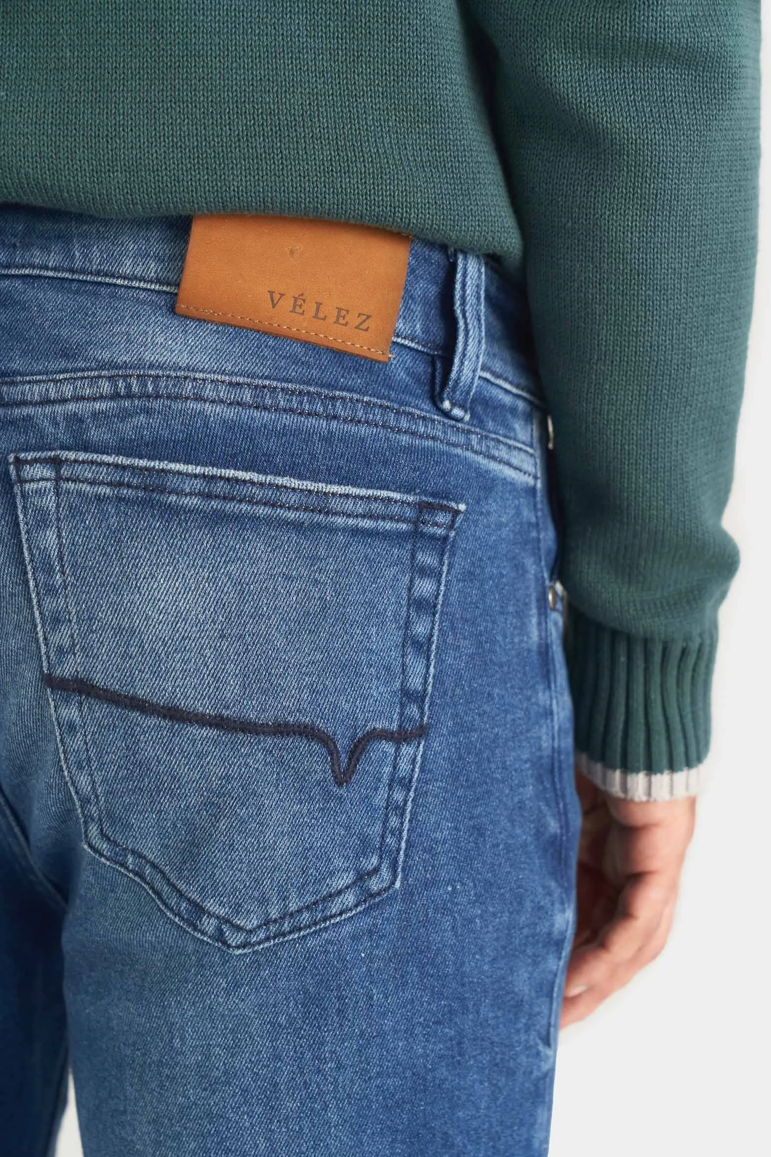 Jean sirio de algodón orgánico para hombre silueta semi ajustada