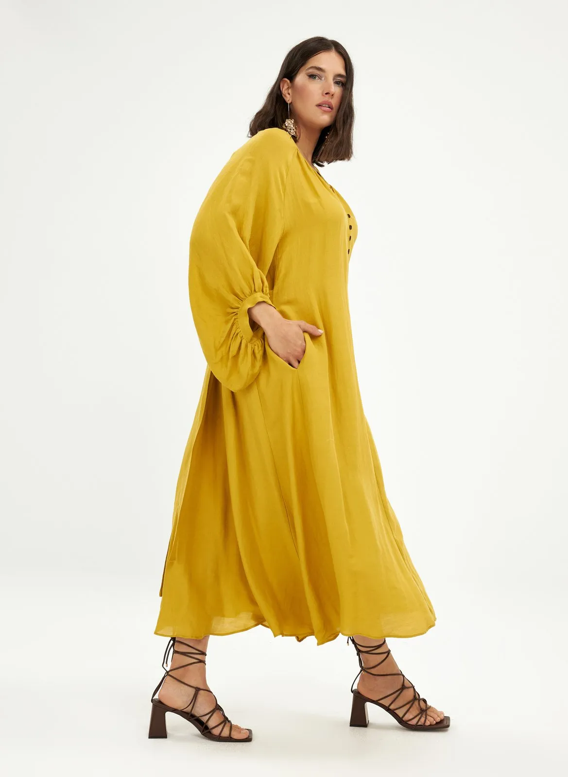 MAT FASHION Vestido largo con cuello mao en amarillo