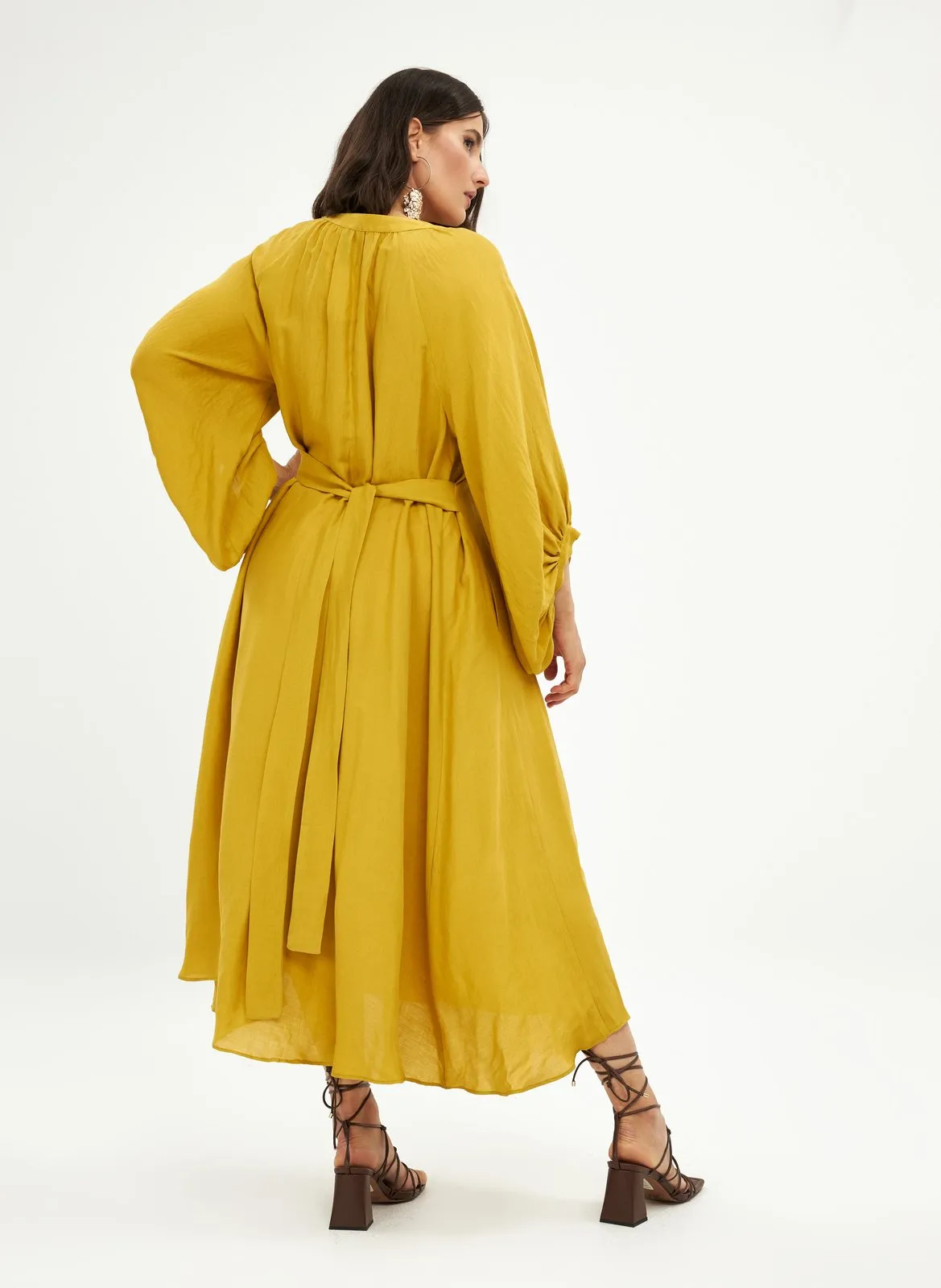 MAT FASHION Vestido largo con cuello mao en amarillo
