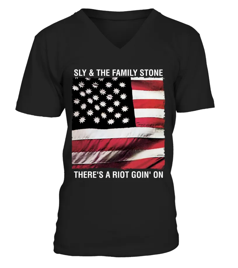 PSY200010BK. SLY &AMP; THE FAMILY STONE, THERE'S A RIOT GOIN' ON CAMISETA CUELLO EN V UNISEX