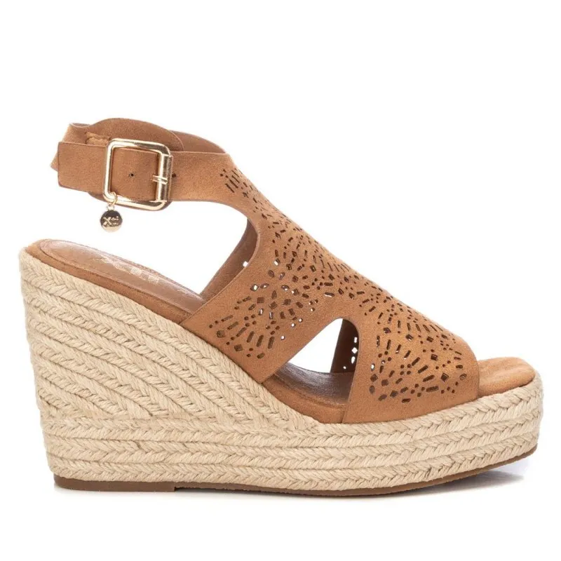 Sandalia de mujer XTI 142437 Camel