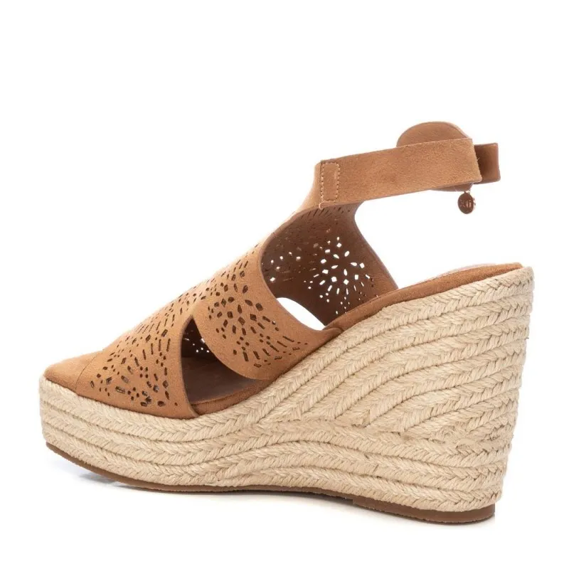 Sandalia de mujer XTI 142437 Camel