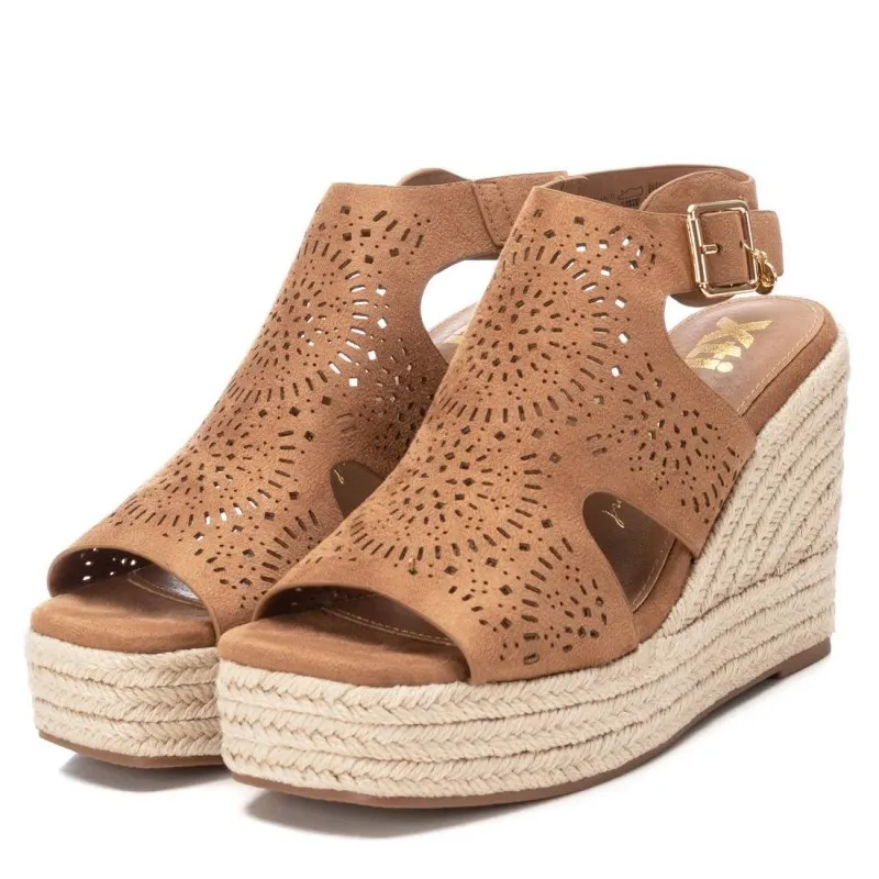Sandalia de mujer XTI 142437 Camel