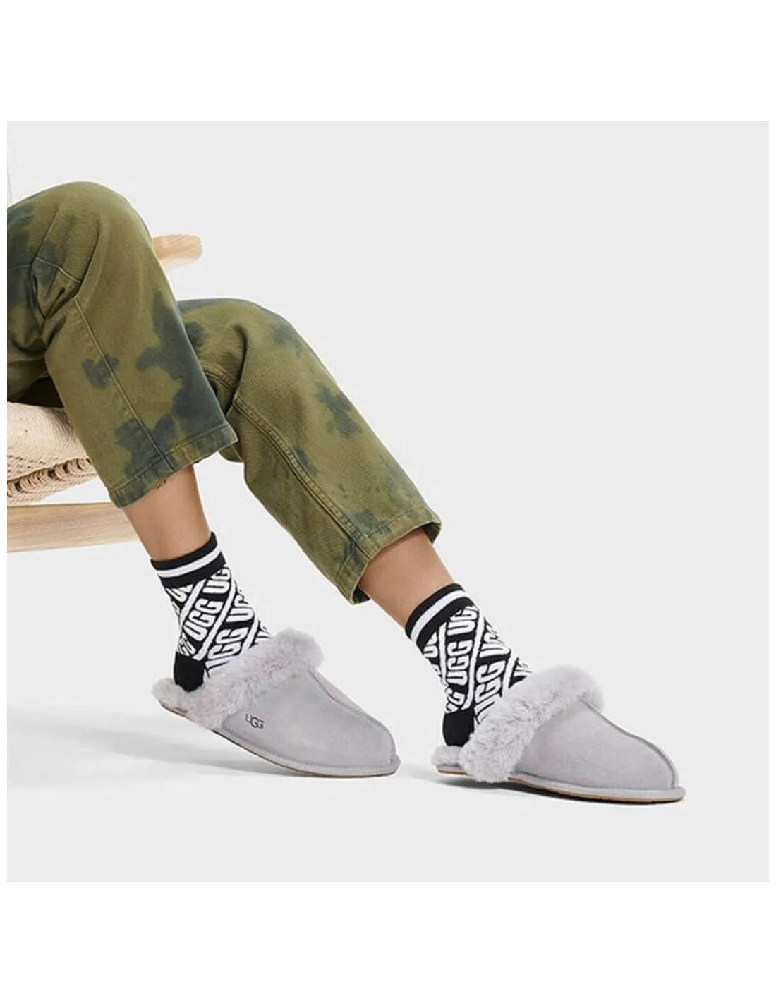 UGG  ZAPATILLAS CASA PIEL W SCUFFETTE II GRIS