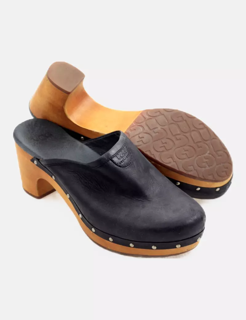 UGG Zueco negro detalle tachas