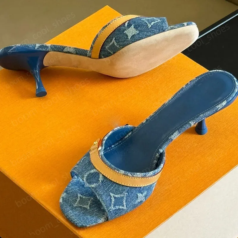 WOMEN REVIVAL MULE DESIGNER BLUE DENIM SANDALS BORDED STILETTO TACONES DE TACONES DE TACONES DE CUERO FLIPFLOPS SANDAL MULA SAN