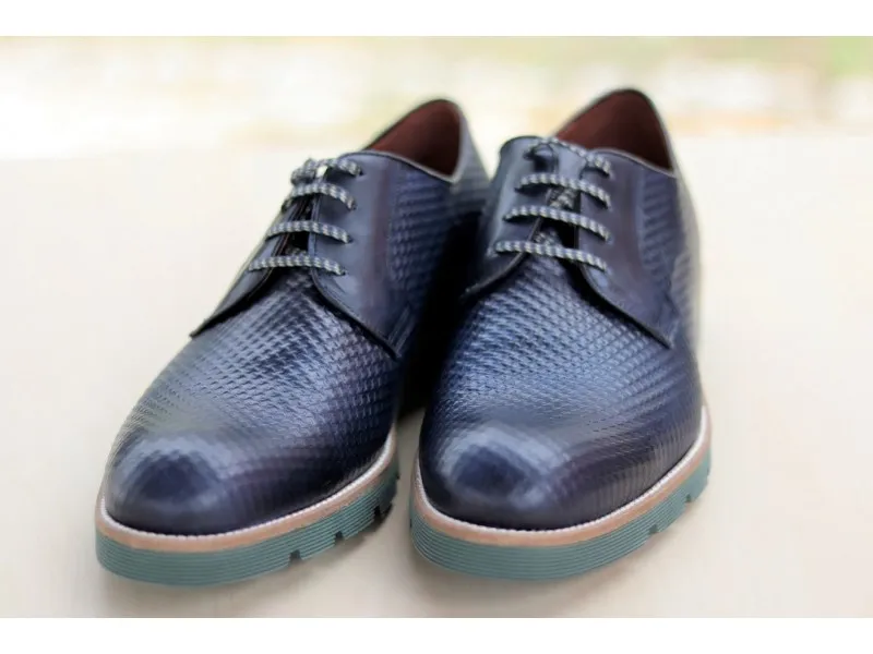 ZAPATO DE PIEL GRABADO 6200 TUBOLARI EN COLOR MARINO