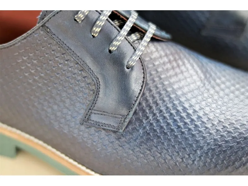 ZAPATO DE PIEL GRABADO 6200 TUBOLARI EN COLOR MARINO