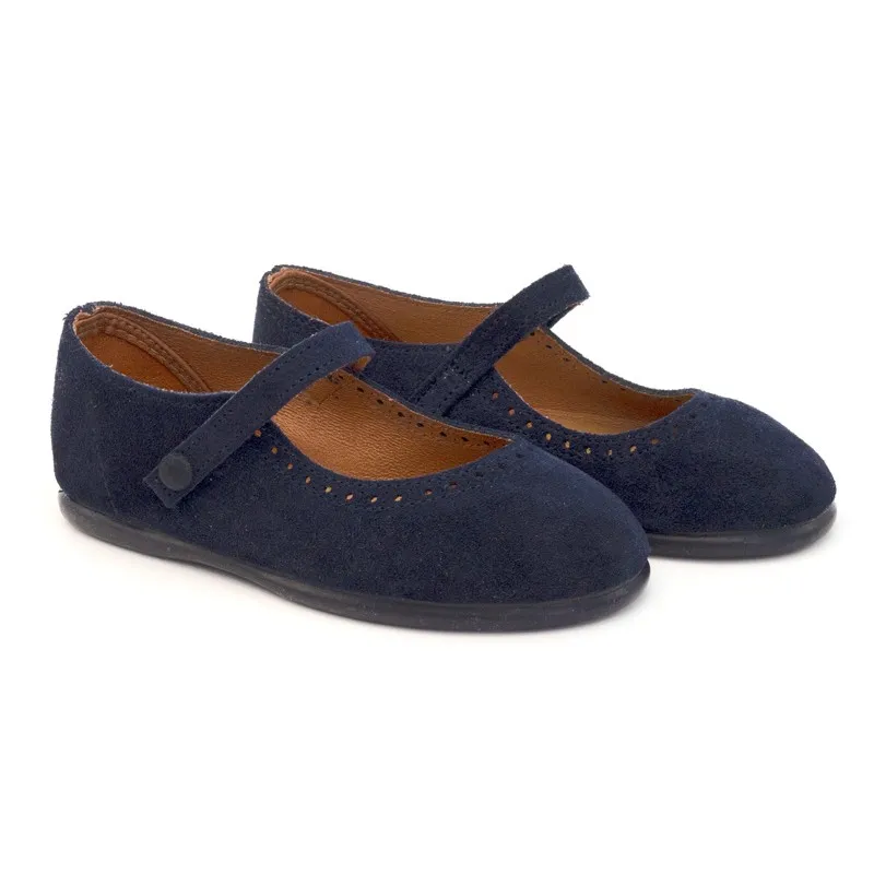 Zapatos de niña troquelados