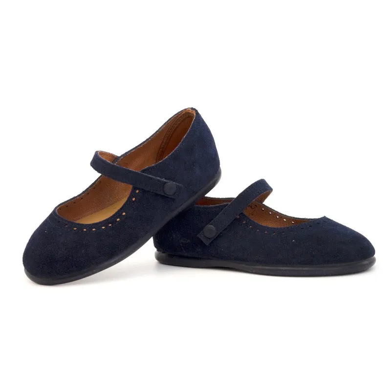 Zapatos de niña troquelados