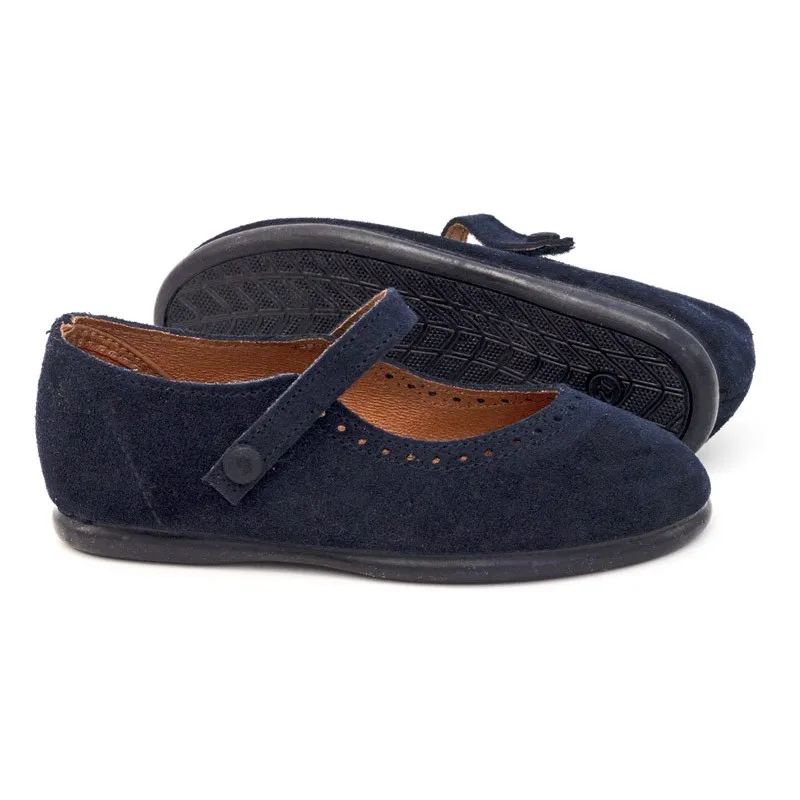 Zapatos de niña troquelados