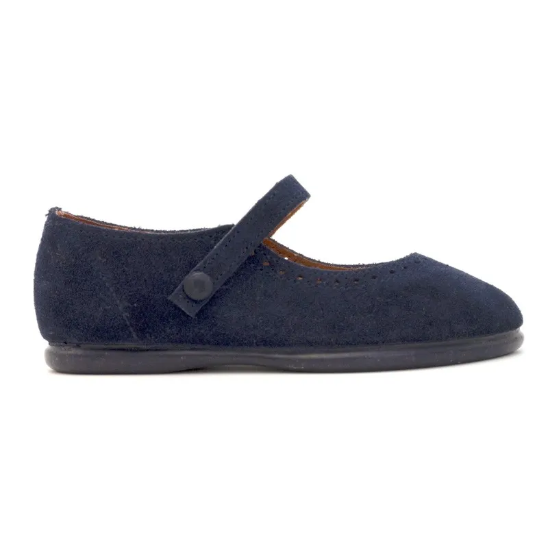 Zapatos de niña troquelados