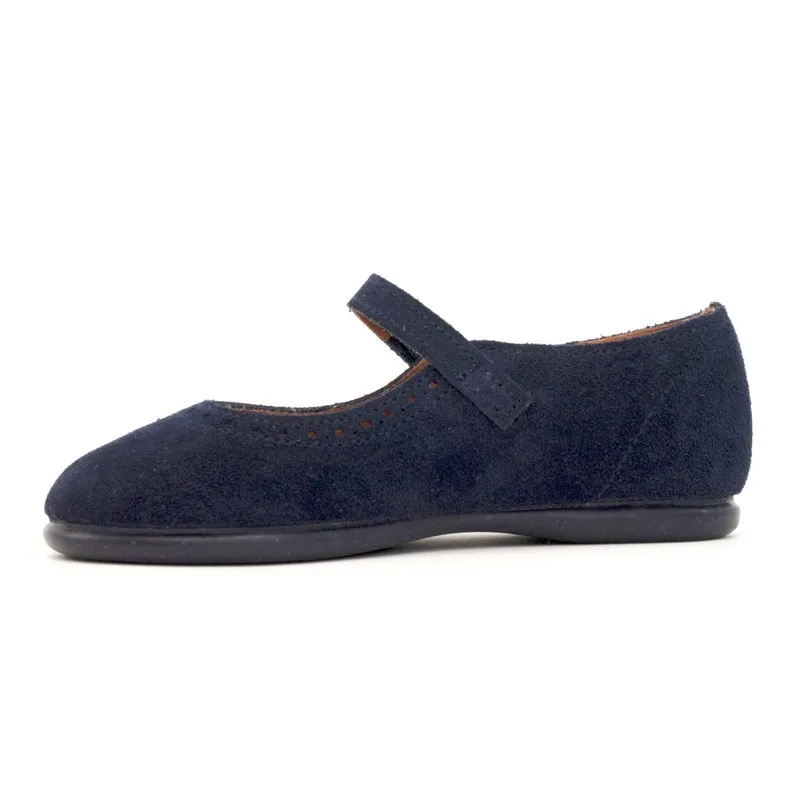 Zapatos de niña troquelados